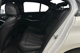 valkoinen BMW 320 2021 kuva 8.