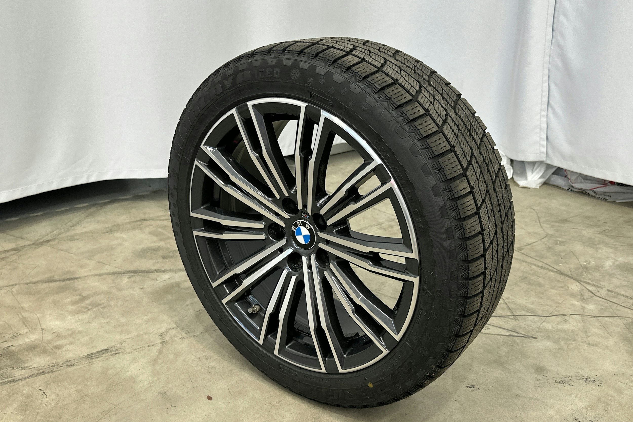 valkoinen BMW 320 2021 kuva 10.