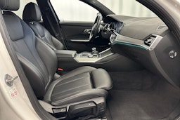 valkoinen BMW 320 2021 kuva 12.