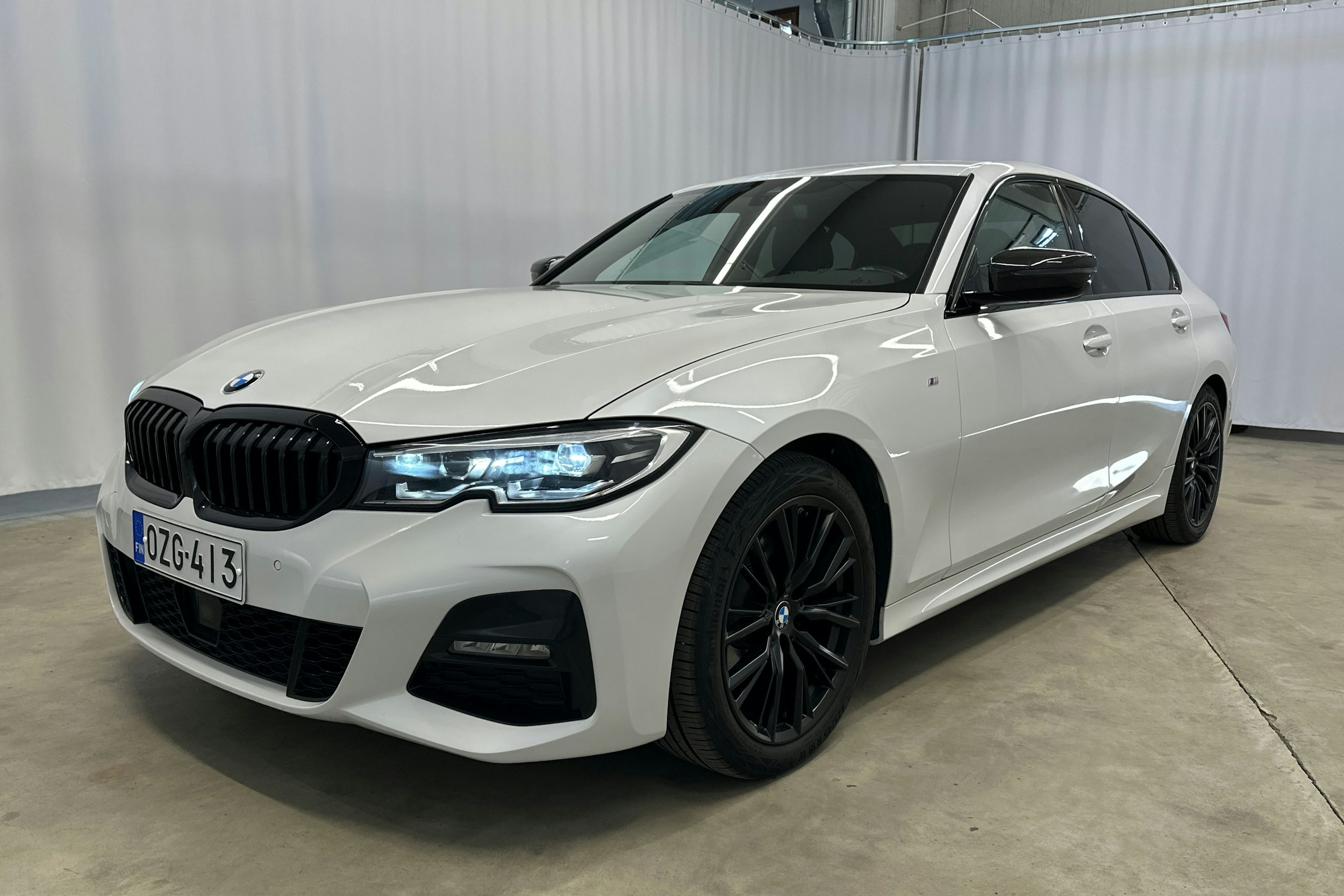 valkoinen BMW 320 2021 kuva 25.