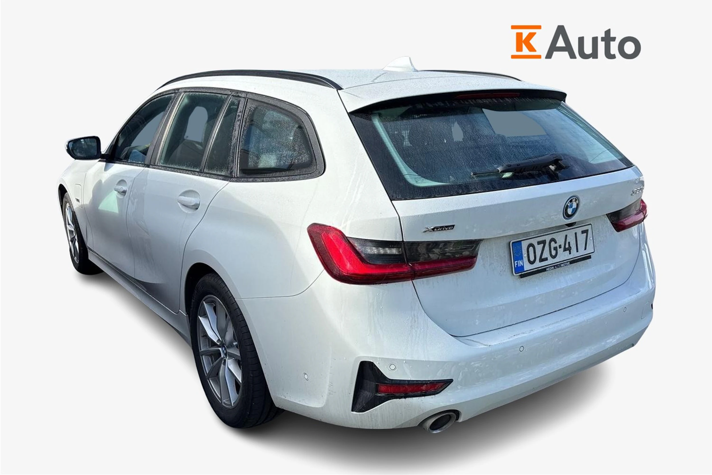 valkoinen BMW 320 2022 kuva 2.