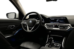 valkoinen BMW 320 2021 kuva 9.