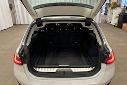 valkoinen BMW 320 2021 kuva 27.