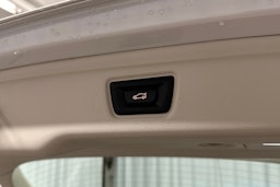 valkoinen BMW 320 2021 kuva 28.