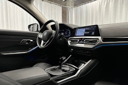 valkoinen BMW 320 2021 kuva 30.