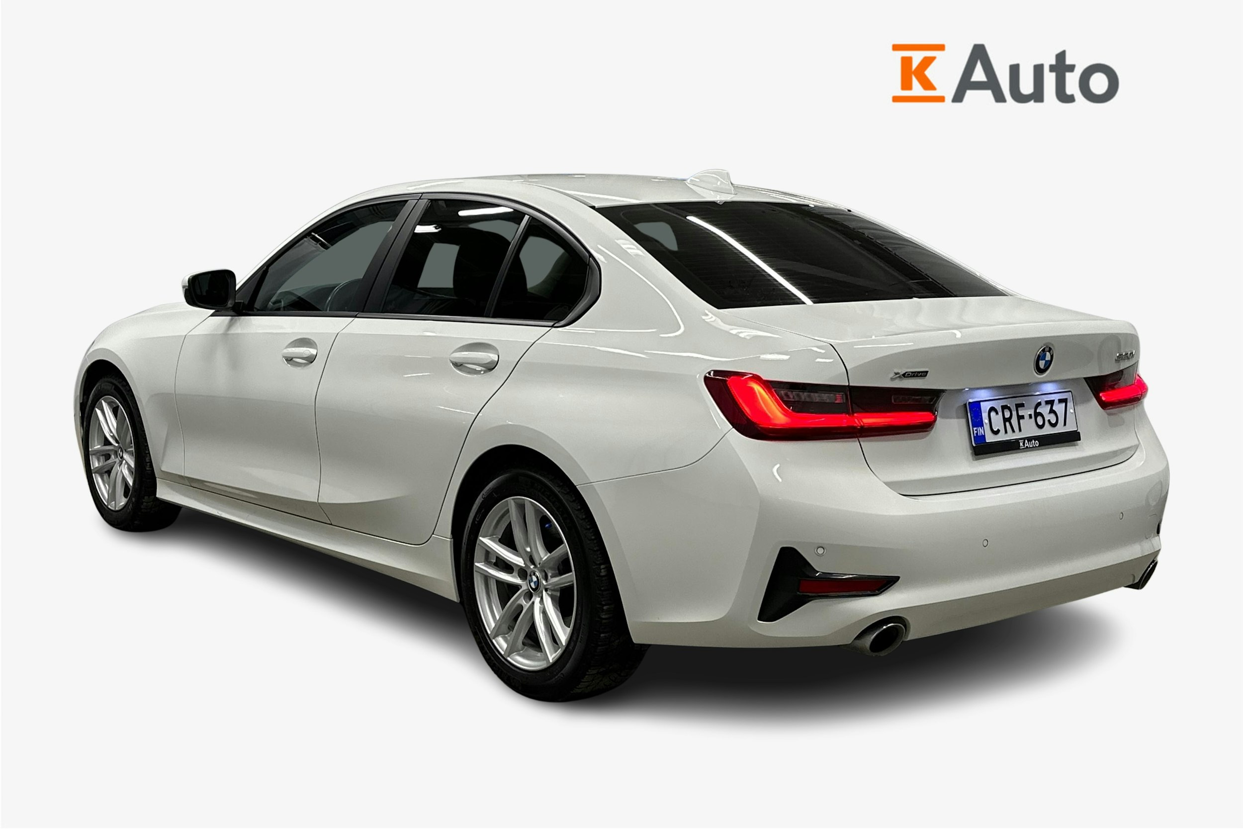 valkoinen BMW 320 2022 kuva 2.