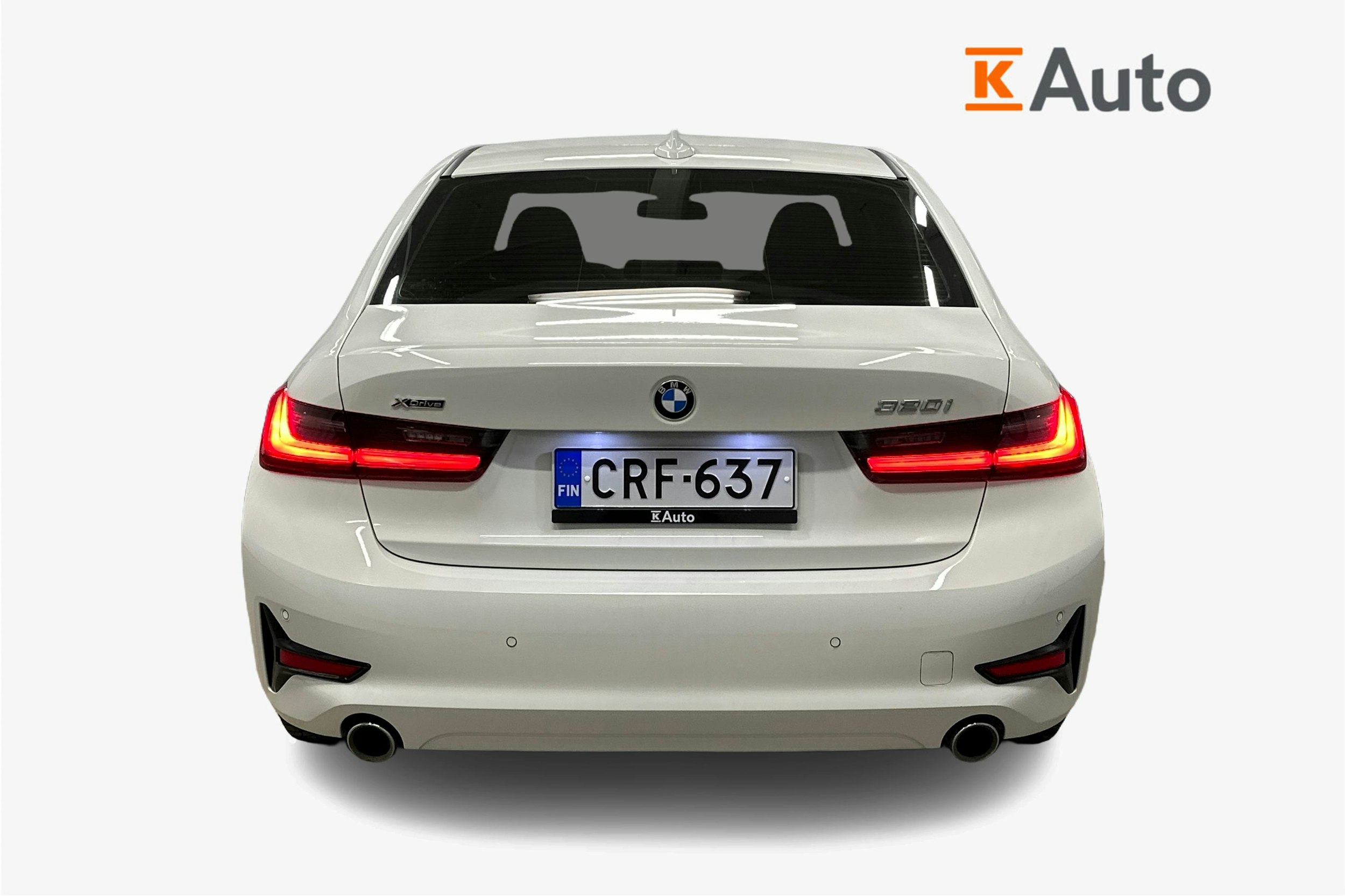 valkoinen BMW 320 2022 kuva 3.