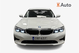 valkoinen BMW 320 2022 kuva 5.