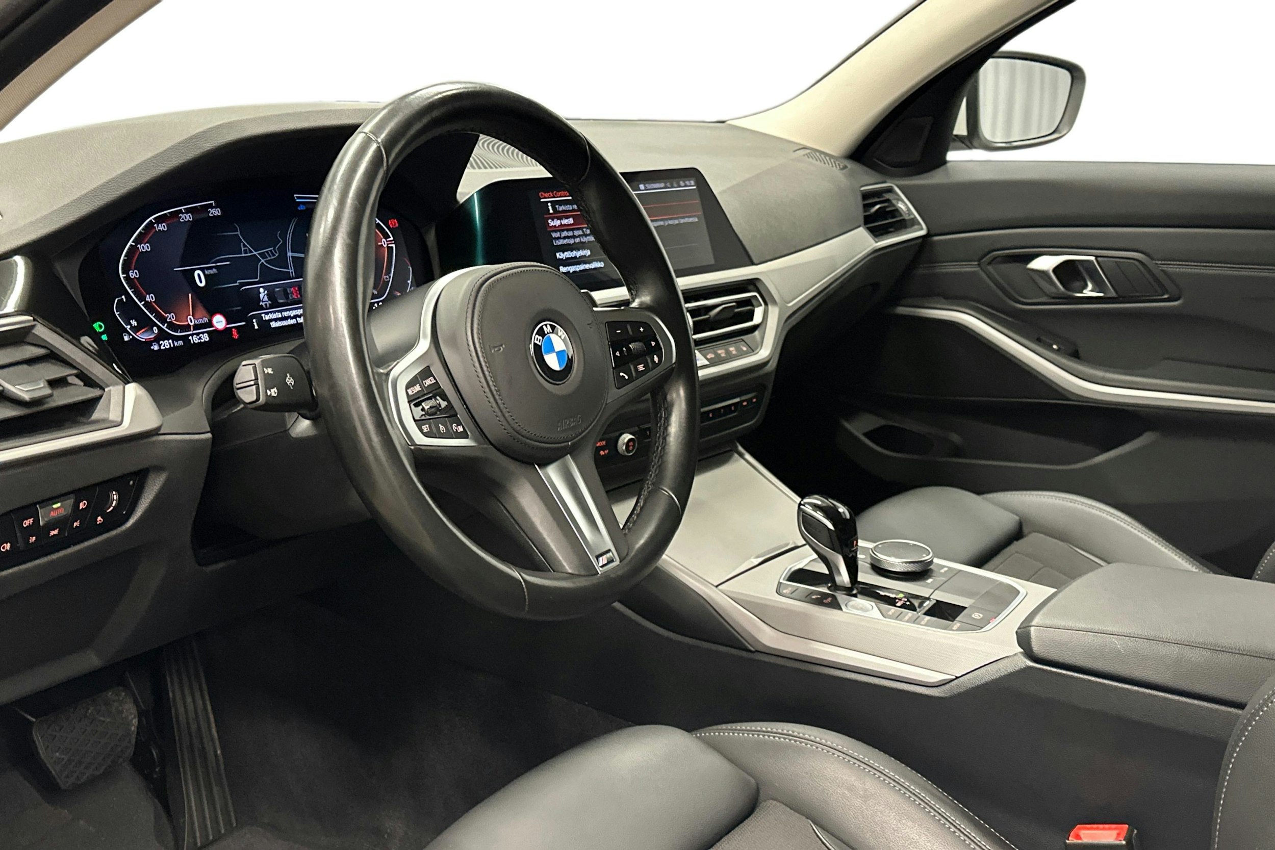 valkoinen BMW 320 2022 kuva 7.