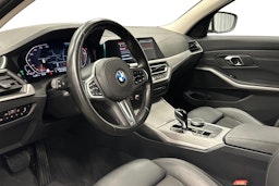 valkoinen BMW 320 2022 kuva 7.