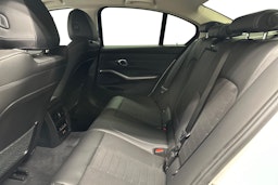 valkoinen BMW 320 2022 kuva 10.