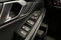 valkoinen BMW 320 2022 kuva 17.