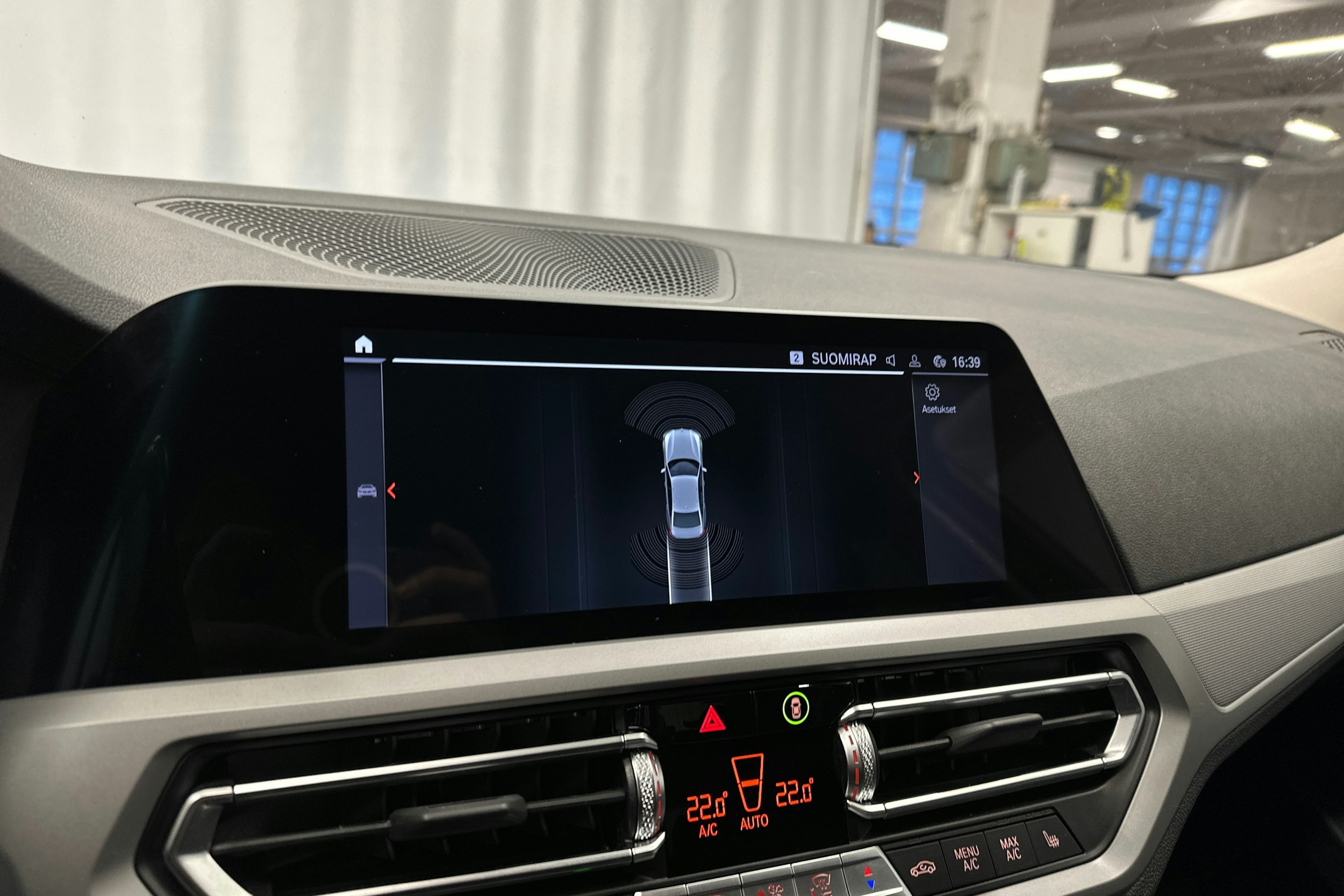 valkoinen BMW 320 2022 kuva 18.