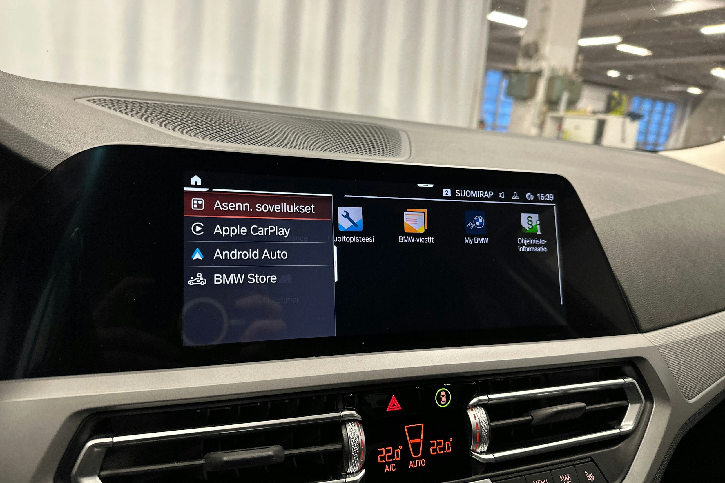 valkoinen BMW 320 2022 kuva 20.