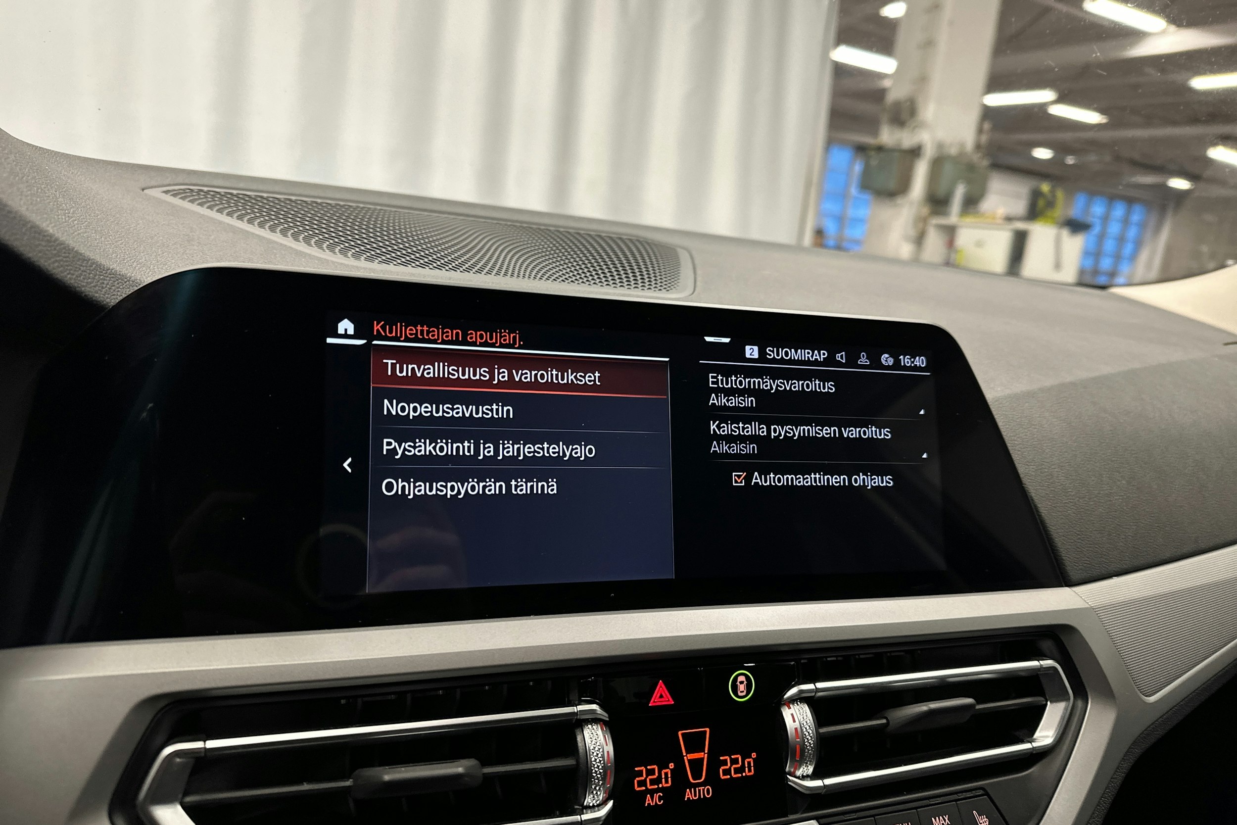 valkoinen BMW 320 2022 kuva 21.