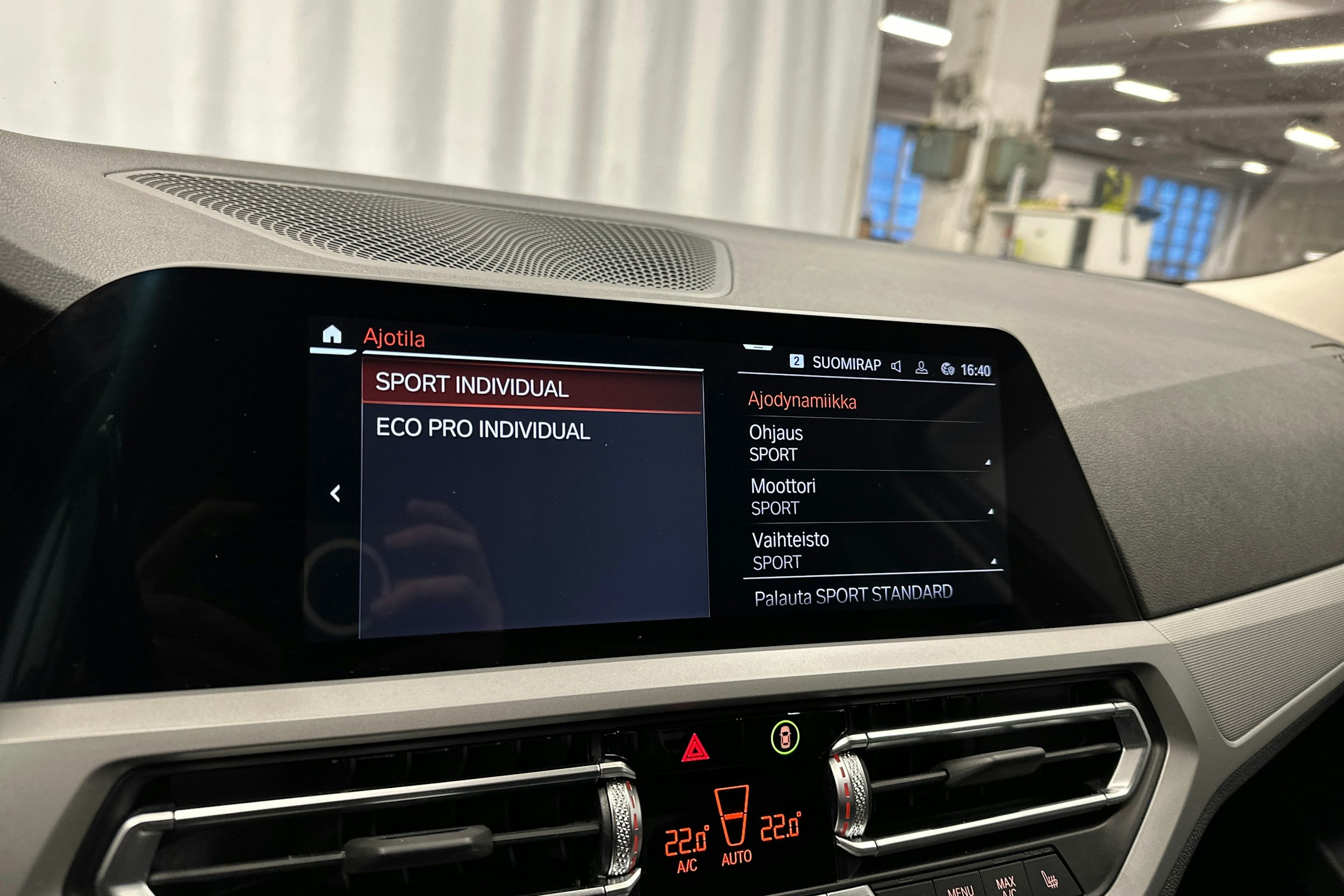 valkoinen BMW 320 2022 kuva 22.