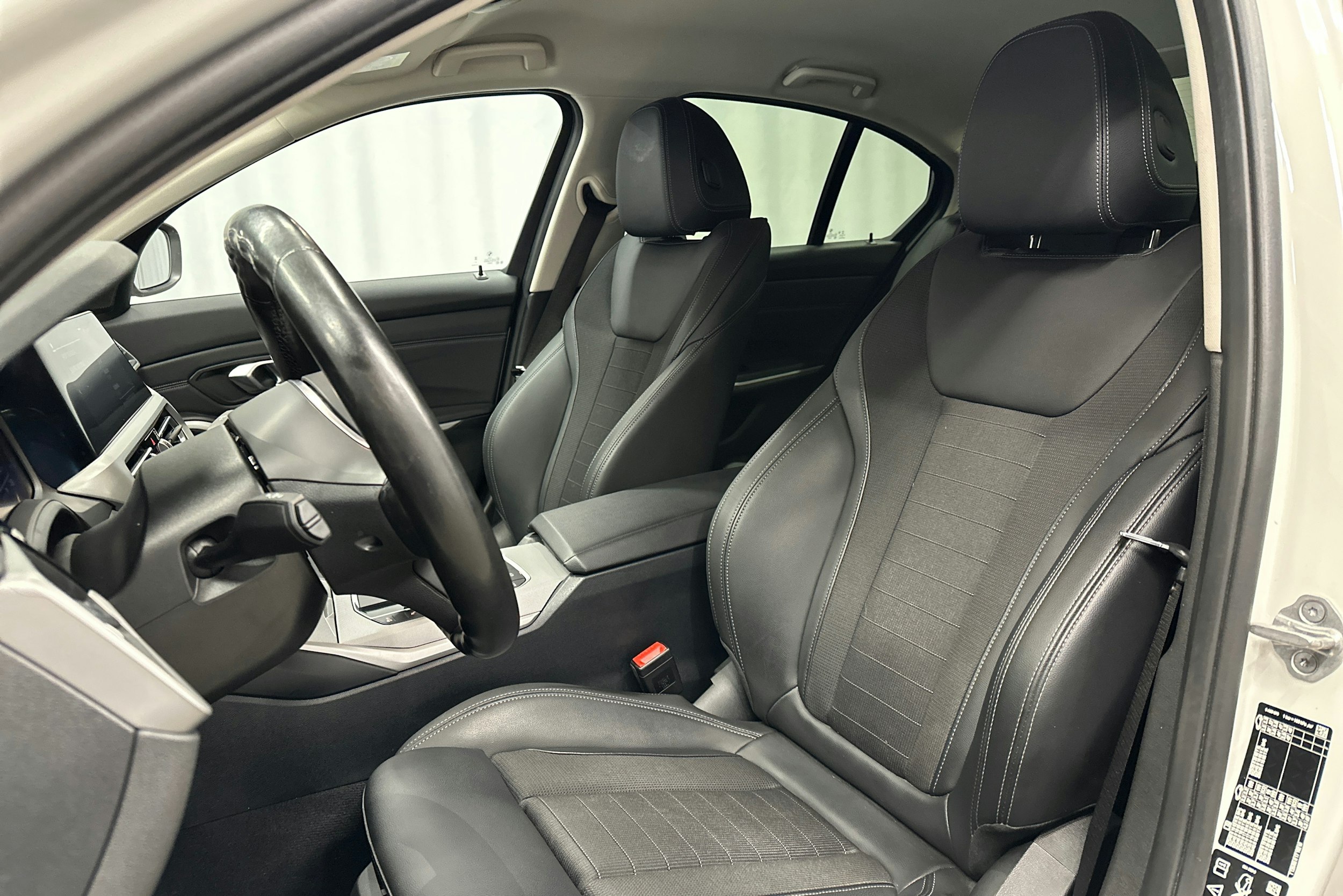 valkoinen BMW 320 2022 kuva 25.