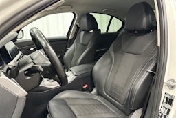 valkoinen BMW 320 2022 kuva 25.