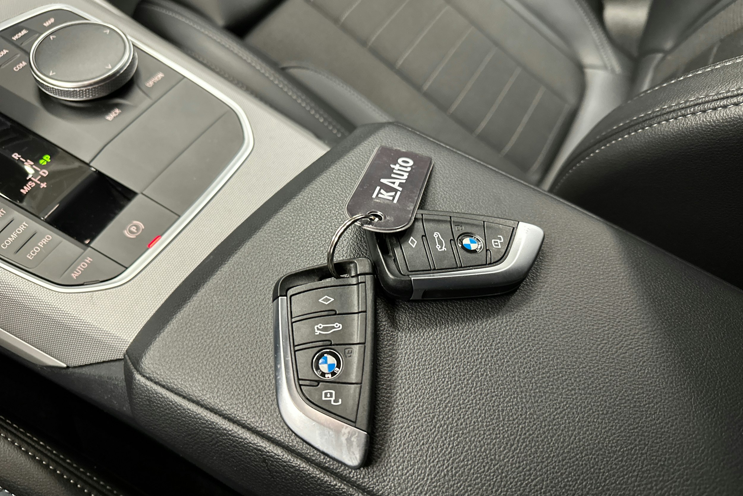 valkoinen BMW 320 2022 kuva 27.