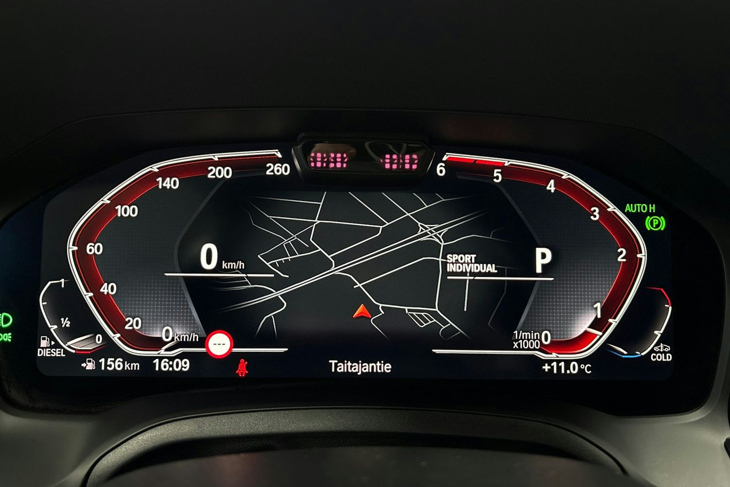 harmaa BMW 320 2022 kuva 13.