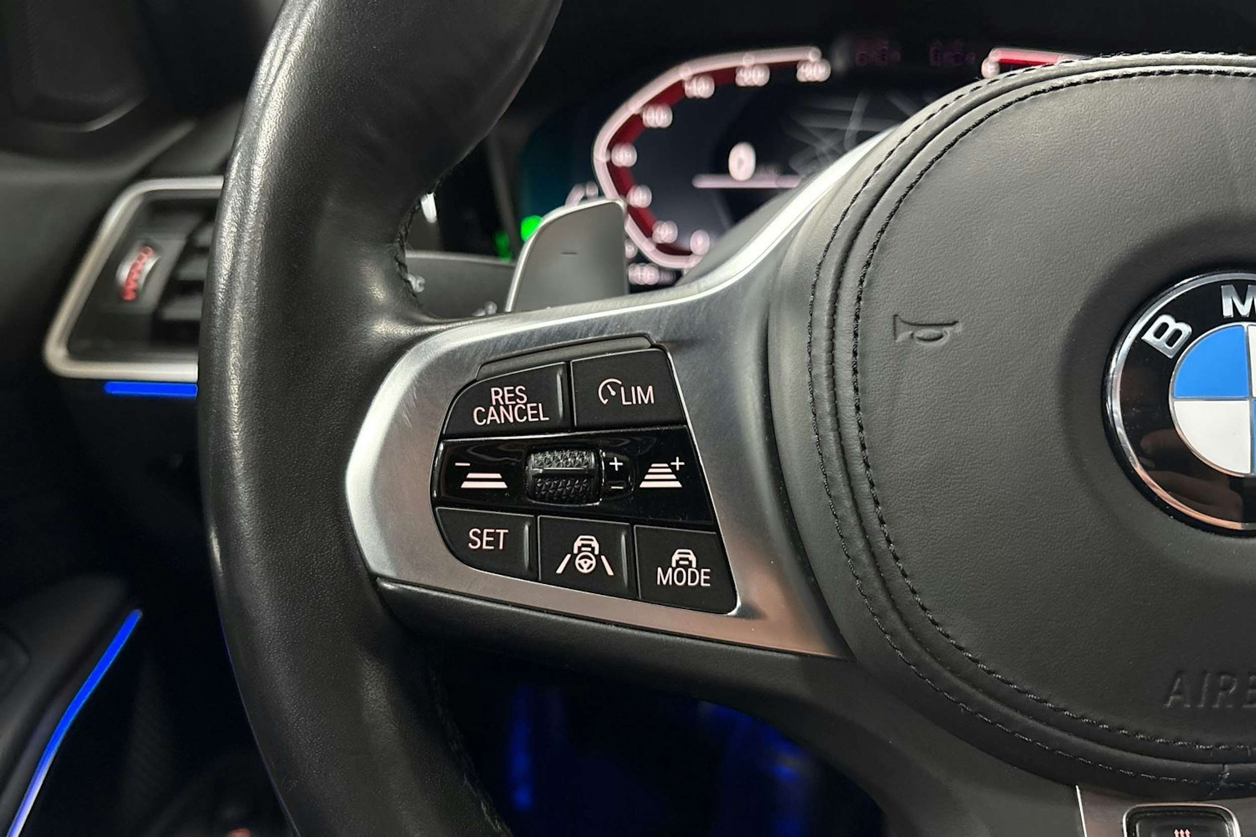 harmaa BMW 320 2022 kuva 14.