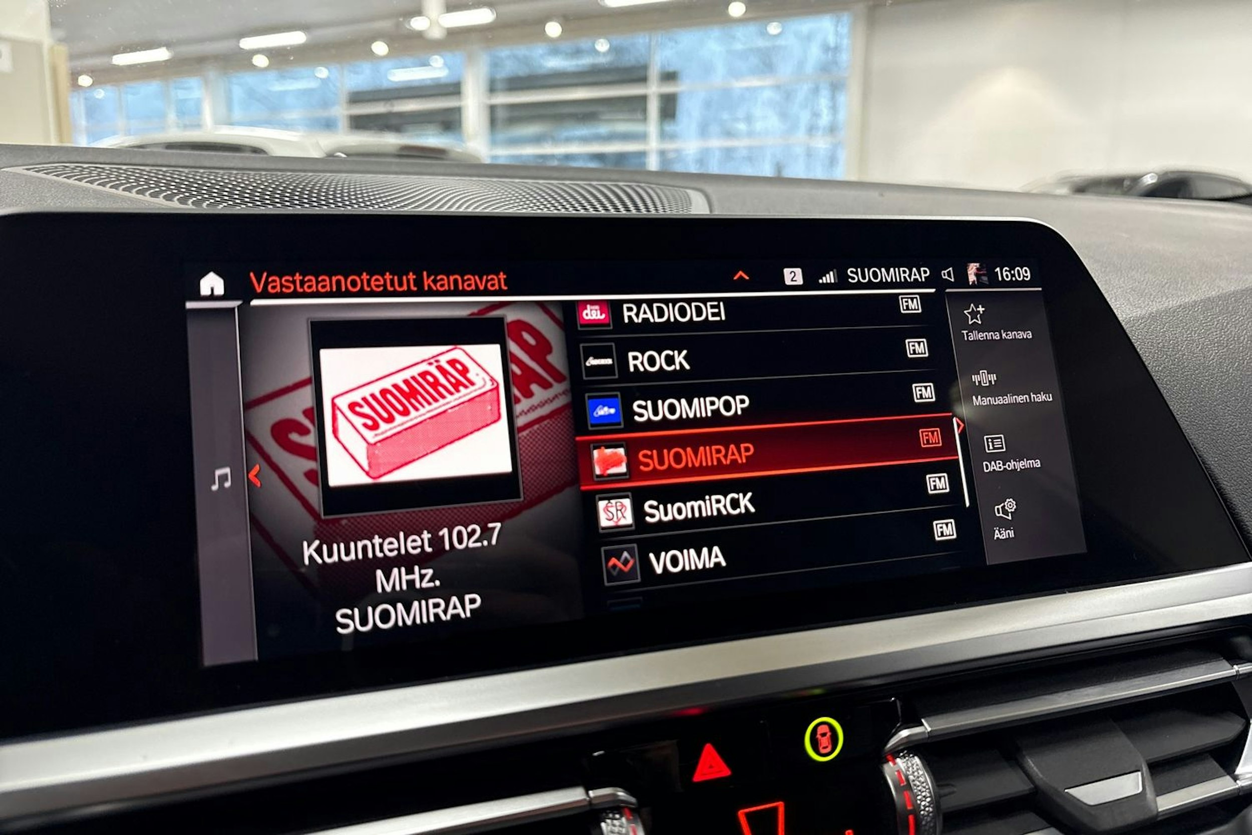 harmaa BMW 320 2022 kuva 16.