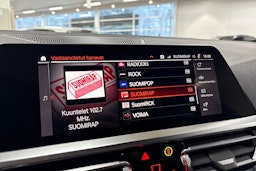 harmaa BMW 320 2022 kuva 16.