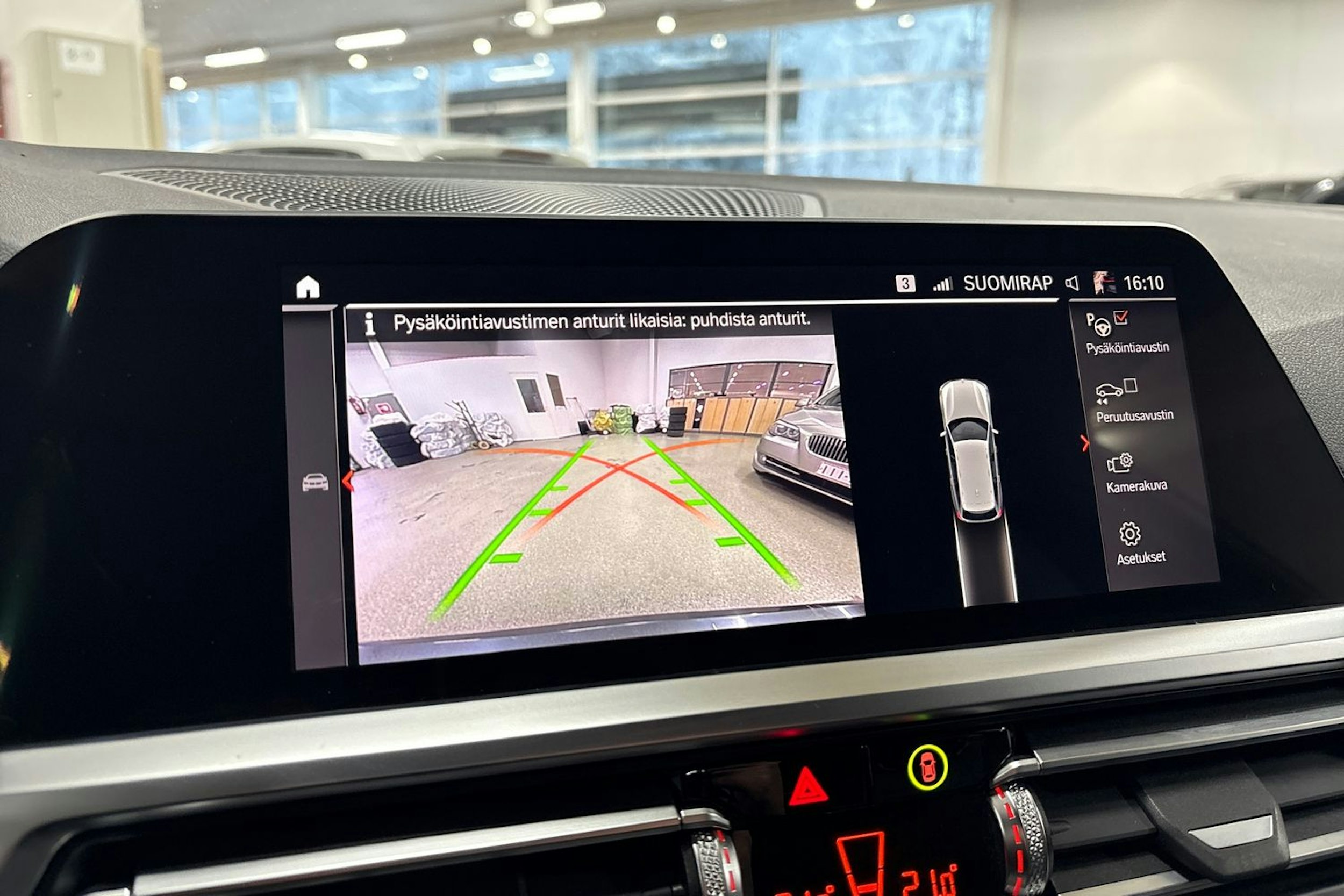 harmaa BMW 320 2022 kuva 17.