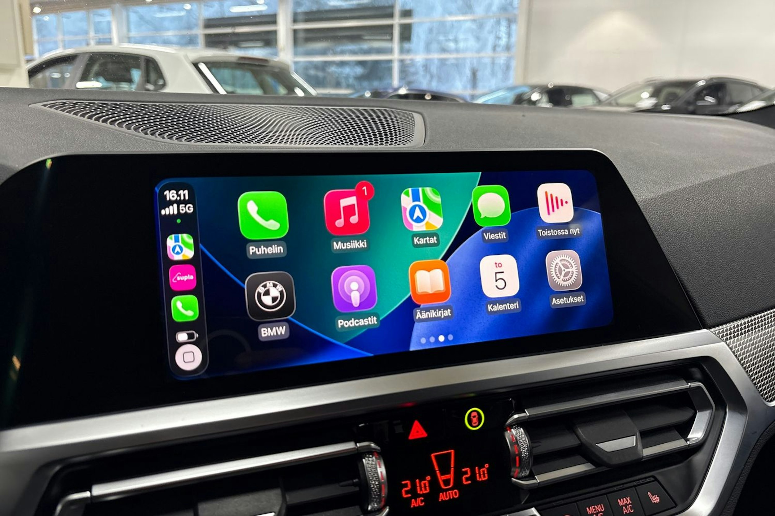 harmaa BMW 320 2022 kuva 19.