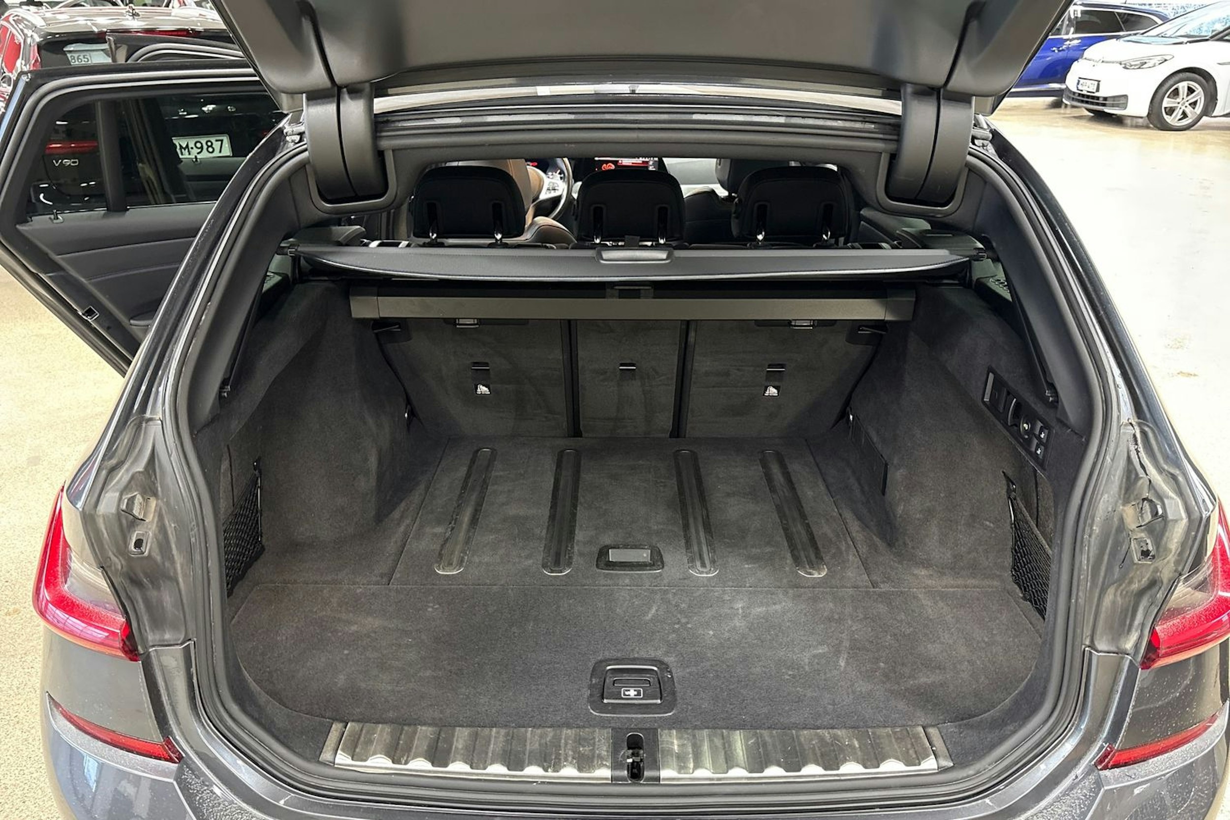 harmaa BMW 320 2022 kuva 25.