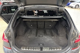 harmaa BMW 320 2022 kuva 25.