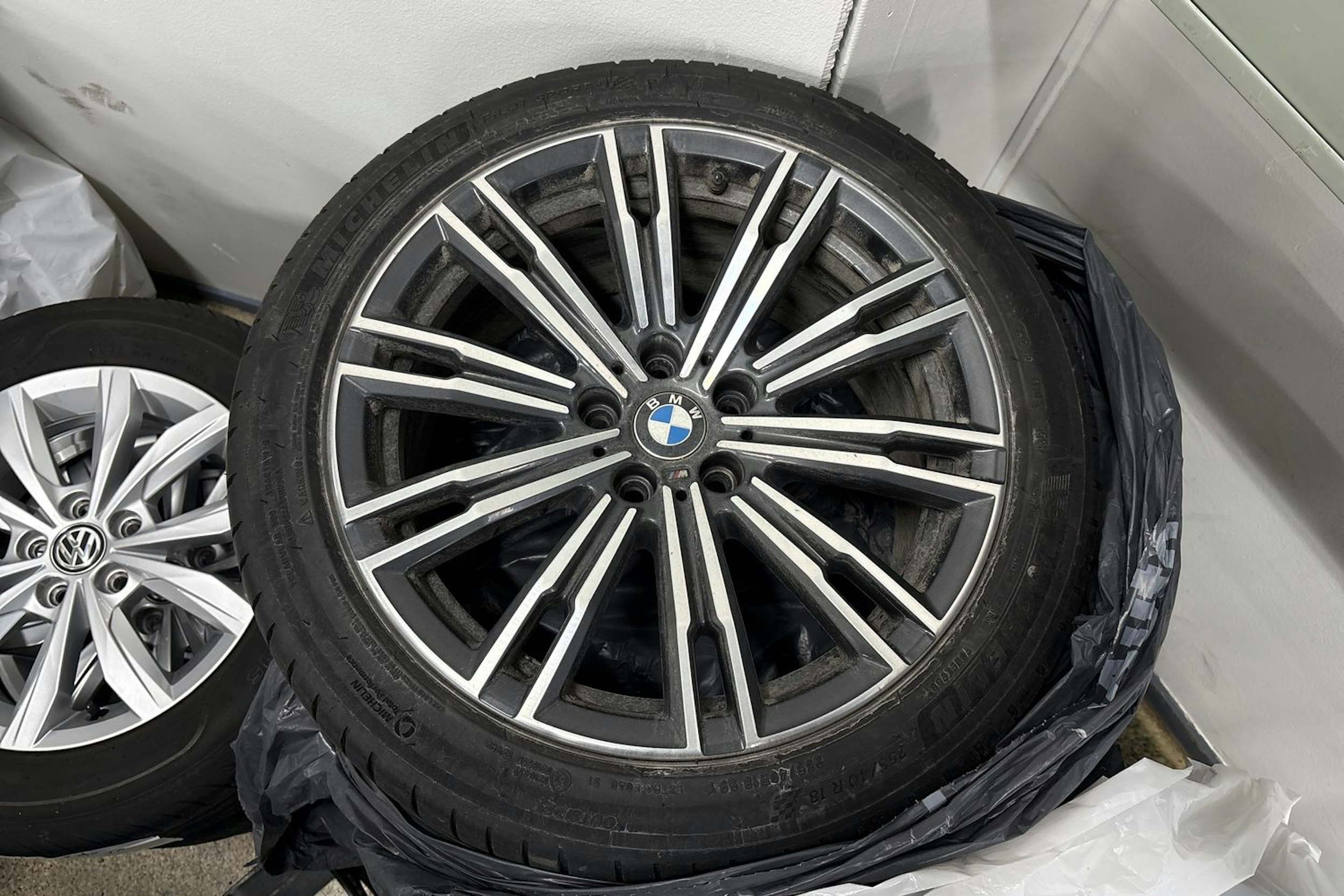 harmaa BMW 320 2022 kuva 29.