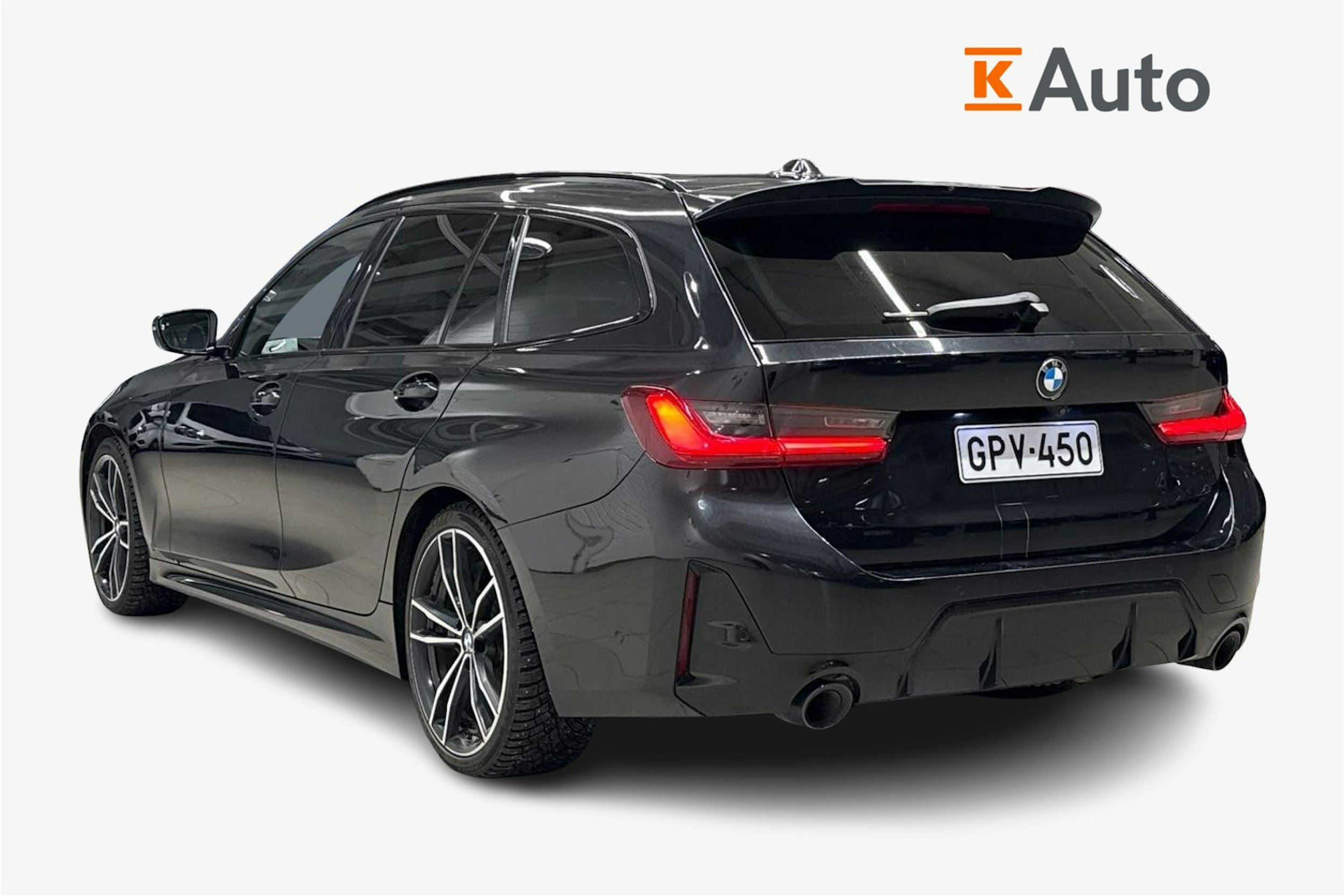 Musta BMW 320 2022 kuva 2.