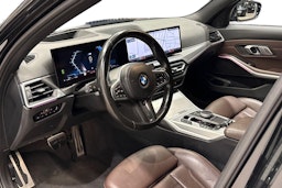 Musta BMW 320 2022 kuva 7.