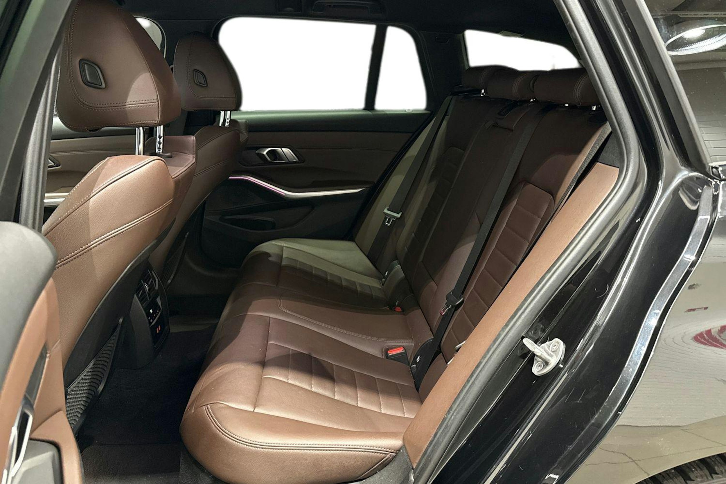 Musta BMW 320 2022 kuva 10.