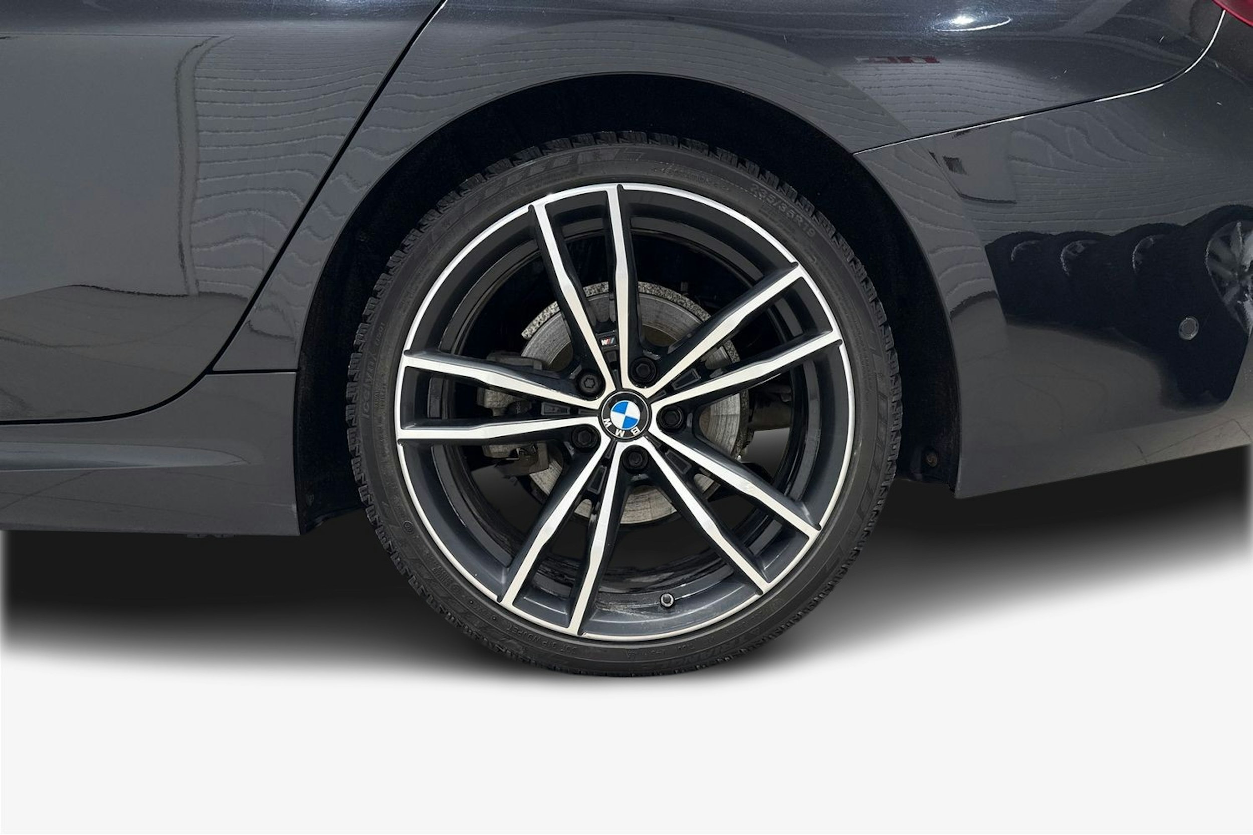 Musta BMW 320 2022 kuva 11.