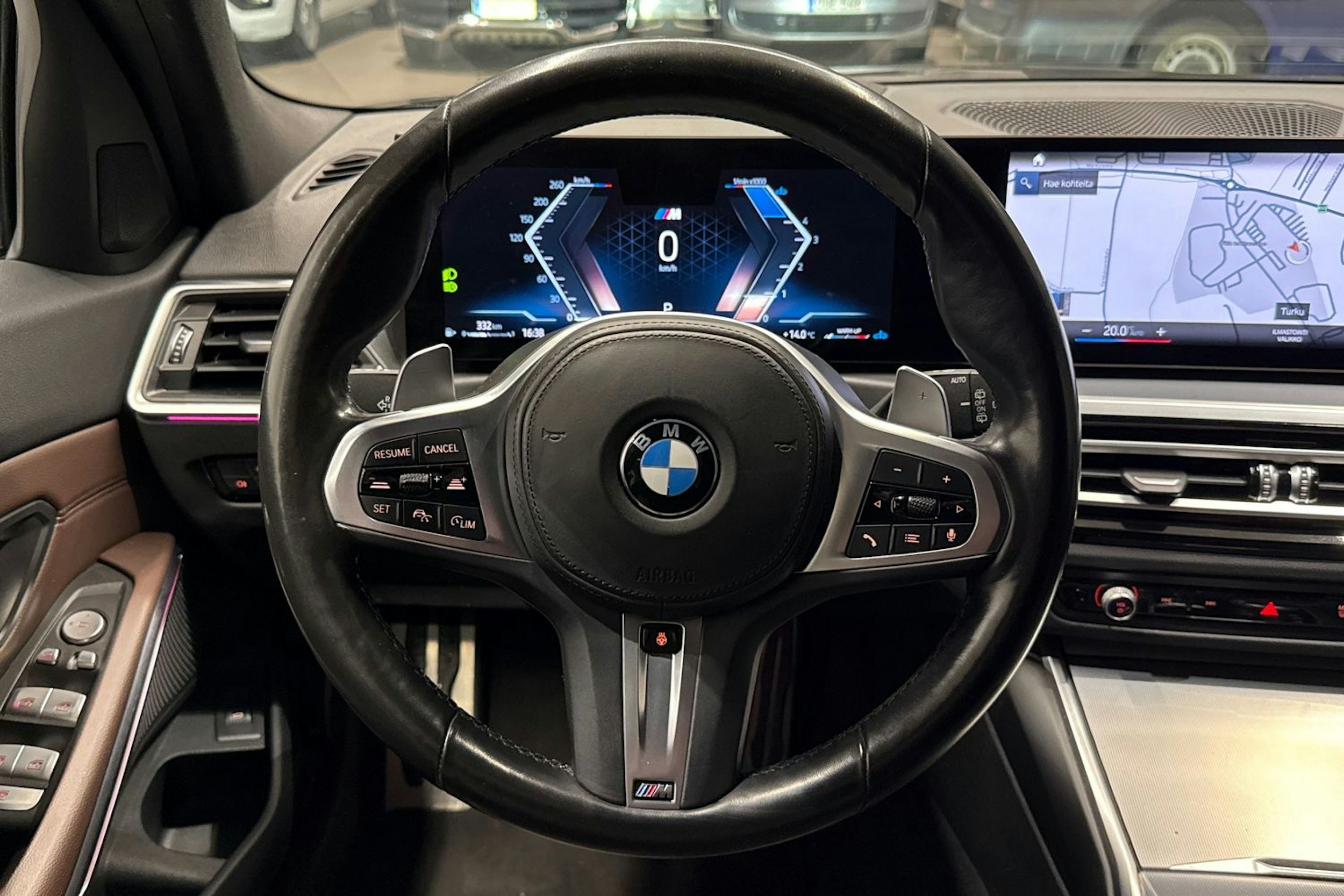 Musta BMW 320 2022 kuva 14.