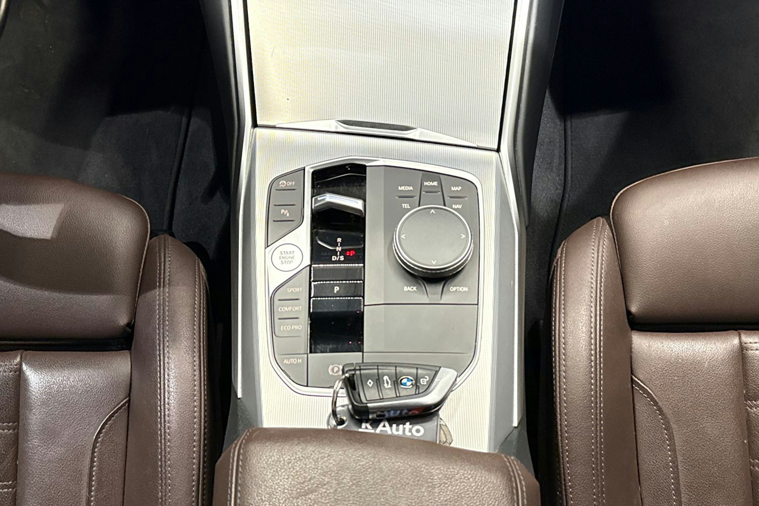 Musta BMW 320 2022 kuva 16.