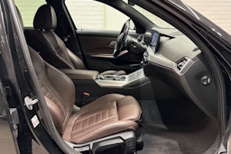 Musta BMW 320 2022 kuva 17.