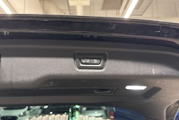 Musta BMW 320 2022 kuva 20.