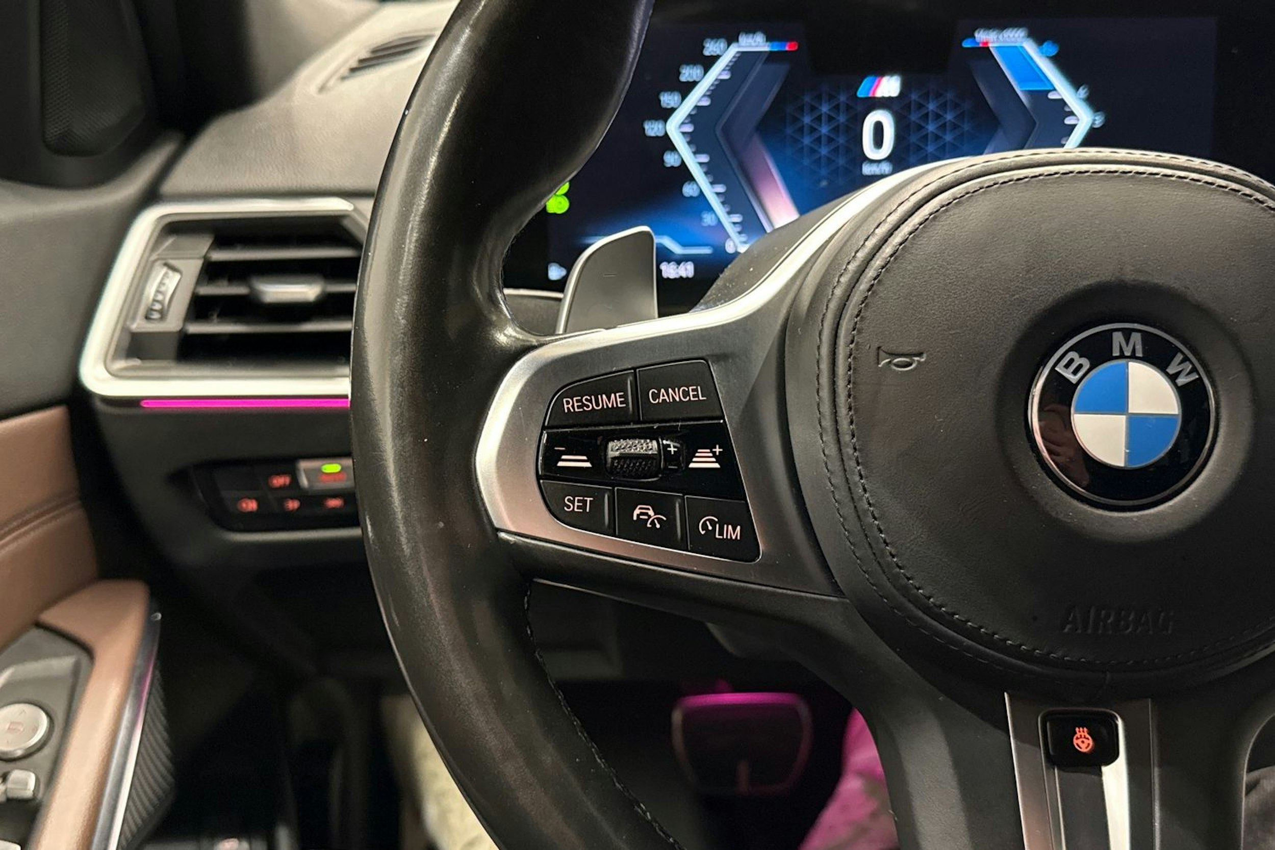 Musta BMW 320 2022 kuva 21.