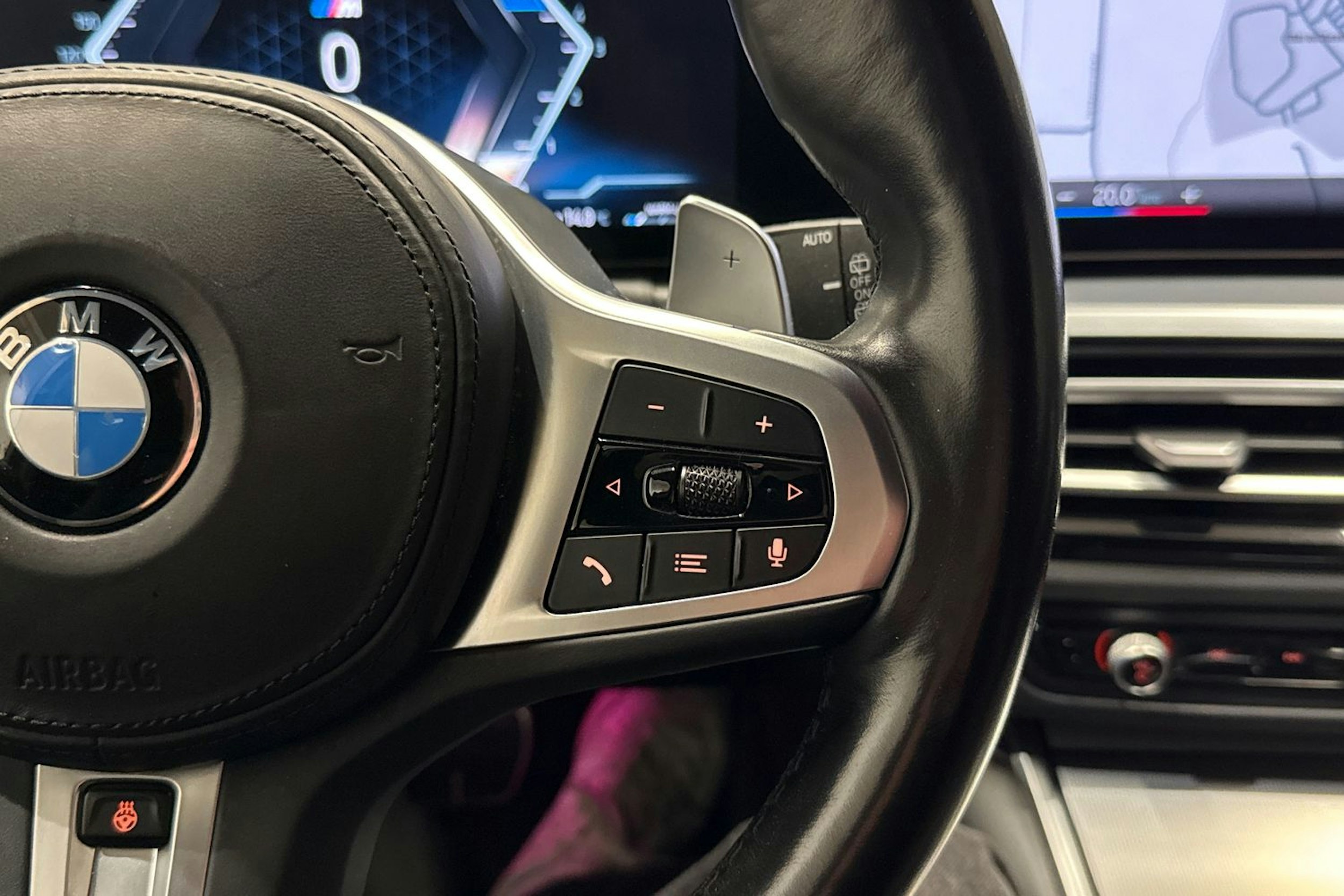 Musta BMW 320 2022 kuva 22.