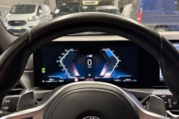 Musta BMW 320 2022 kuva 23.