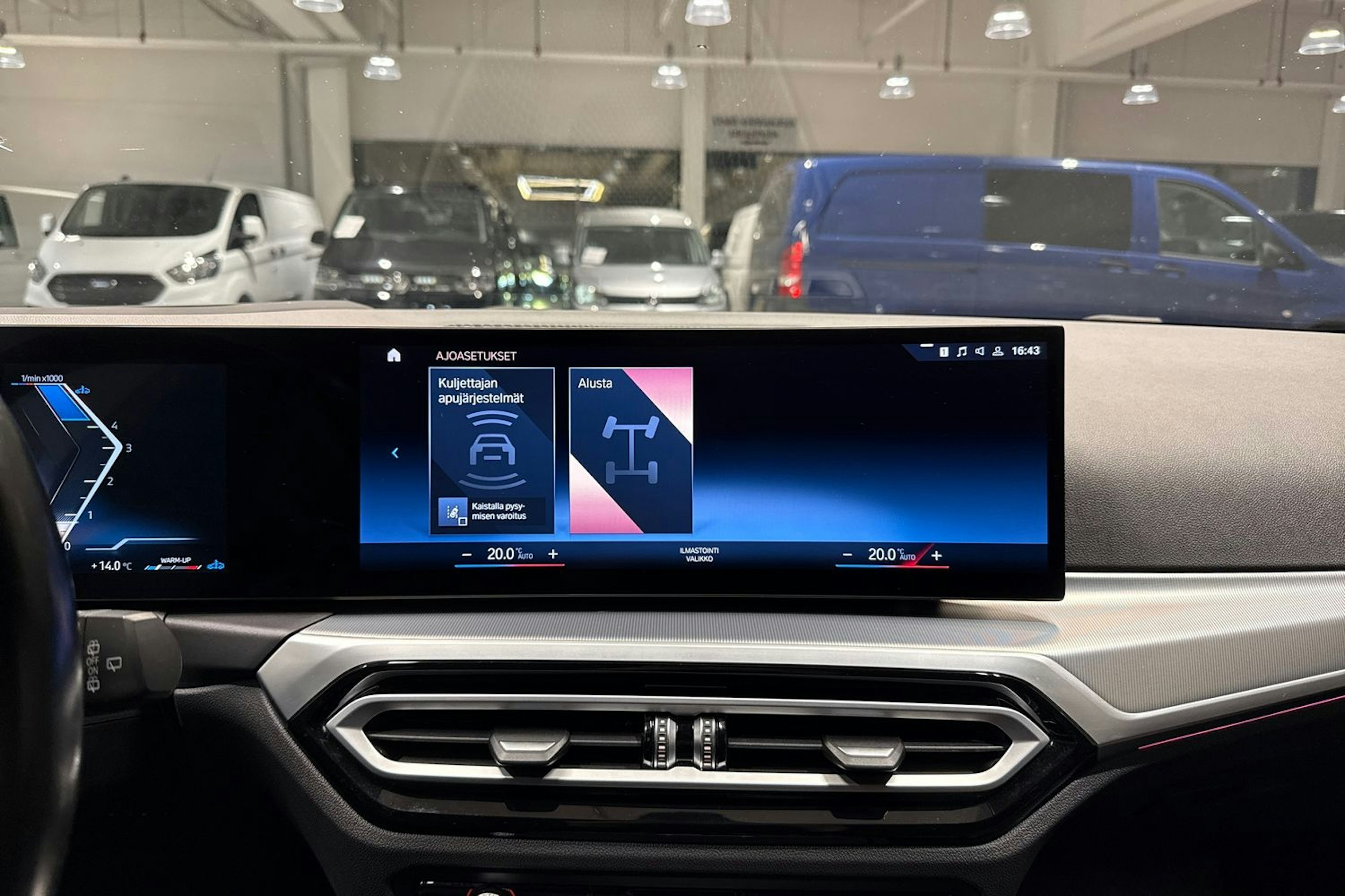 Musta BMW 320 2022 kuva 25.