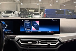 Musta BMW 320 2022 kuva 25.