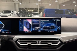 Musta BMW 320 2022 kuva 27.