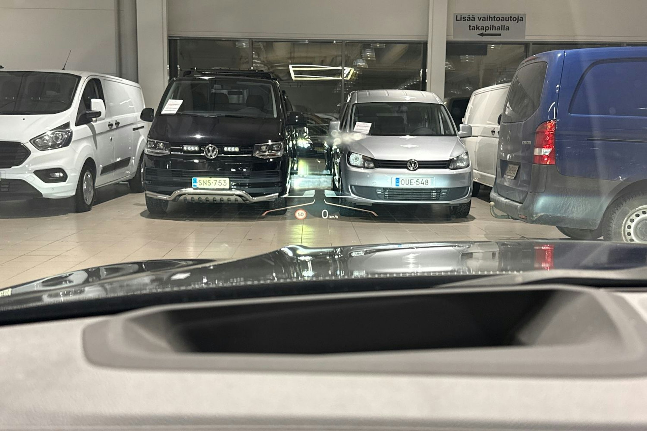 Musta BMW 320 2022 kuva 30.