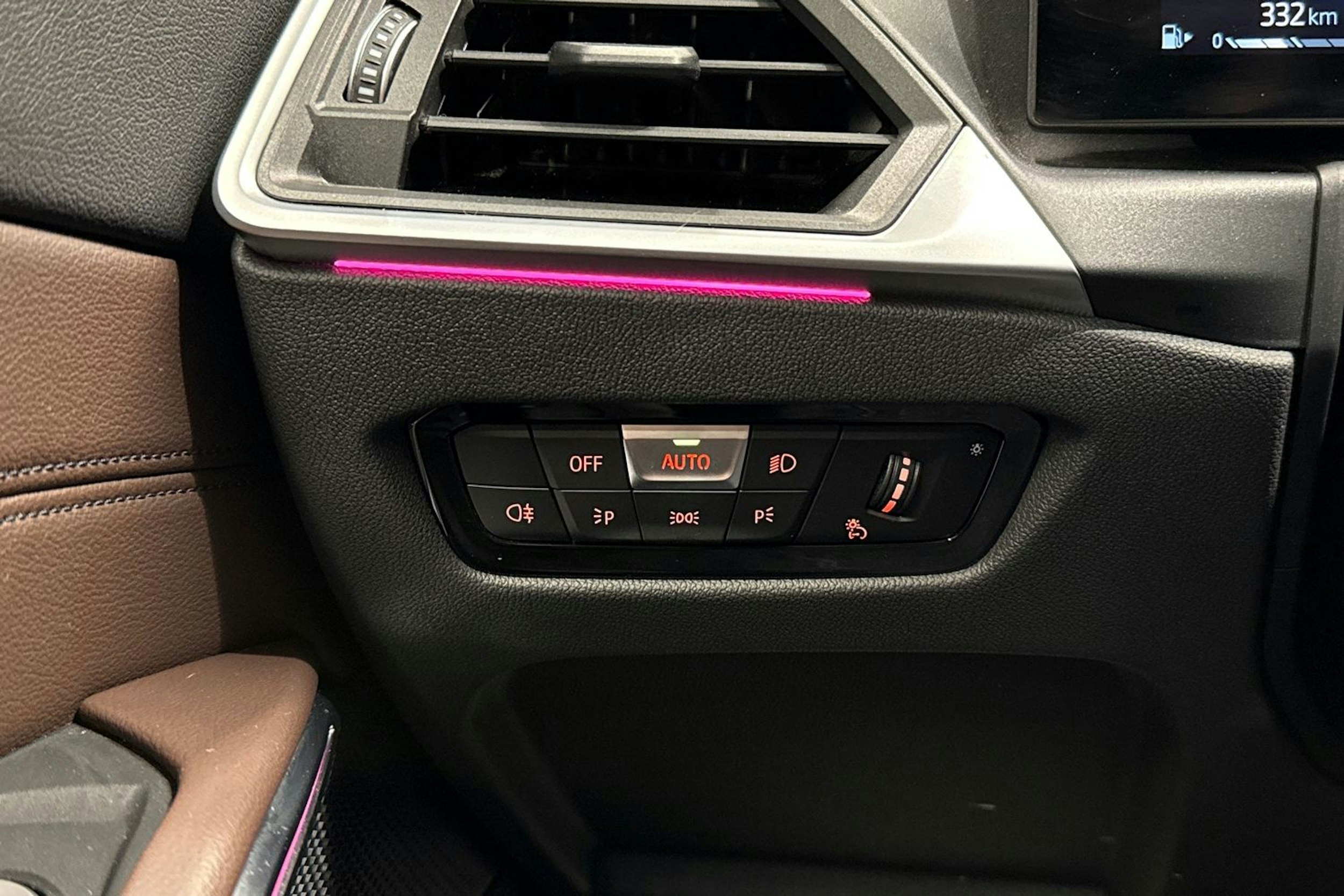 Musta BMW 320 2022 kuva 31.