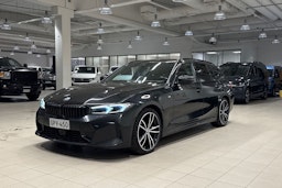 Musta BMW 320 2022 kuva 33.