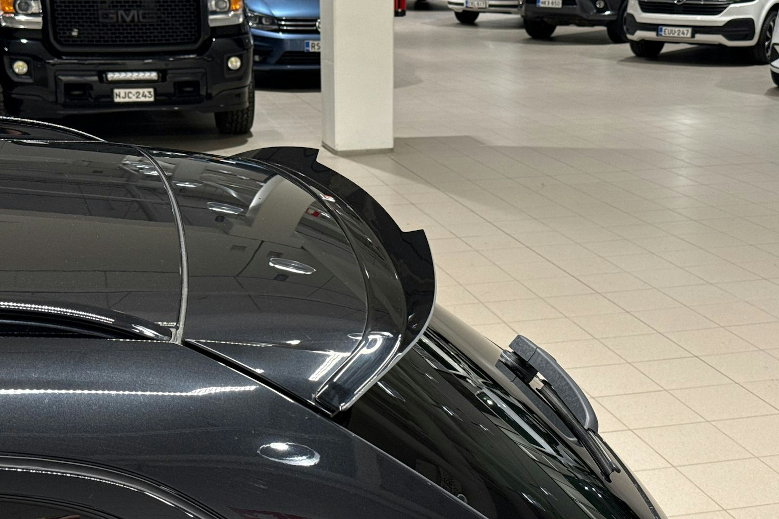 Musta BMW 320 2022 kuva 34.